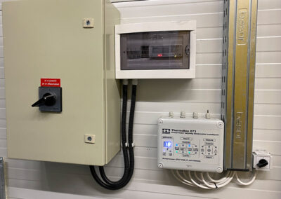 ThermoBox D73 főkapcsoló mellett